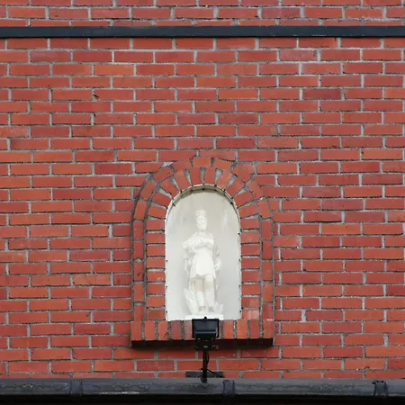 In Near Forest Trails * Ulicoten